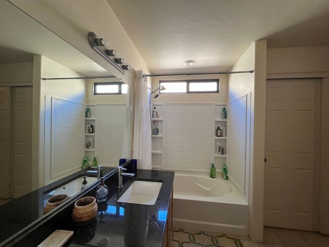 Building Photo - Furnished monthly rental home with long term lease options.