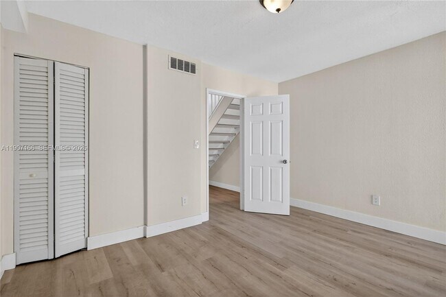 Building Photo - 9210 Fontainebleau Blvd