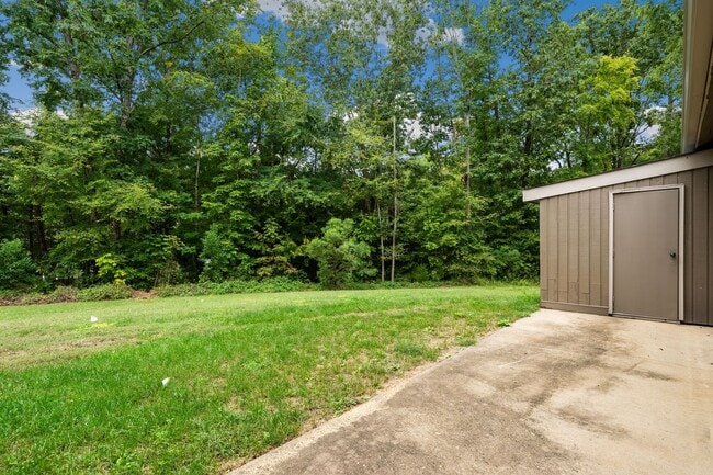 Building Photo - Beautifully Remolded 3 Bedroom + 2 Full Bath Home!