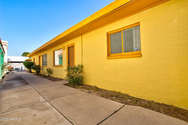 Building Photo - 7850 E Glenrosa Ave