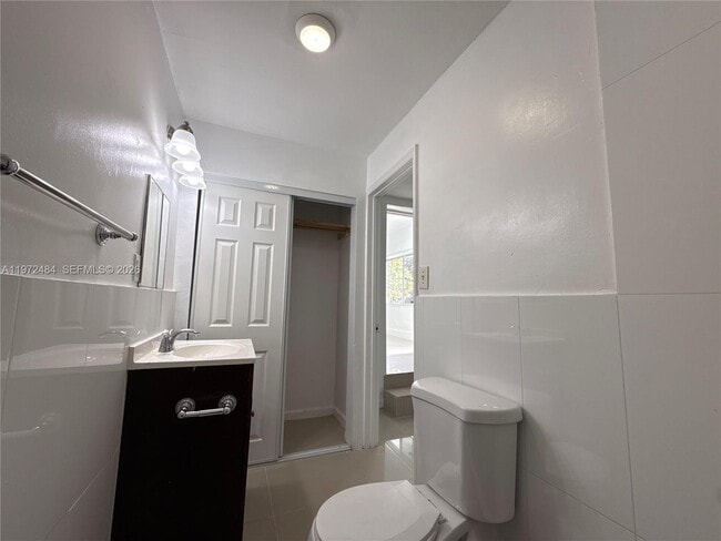 Building Photo - 911 NW 57th St