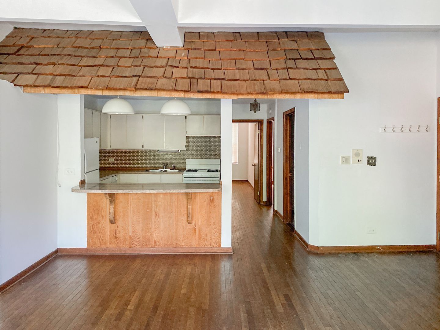 Building Photo - 877 W Lill Ave