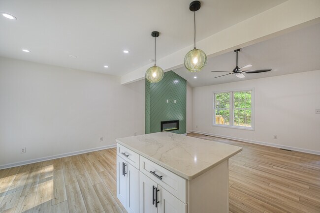 Building Photo - 2416 Horseshoe Bend Dr