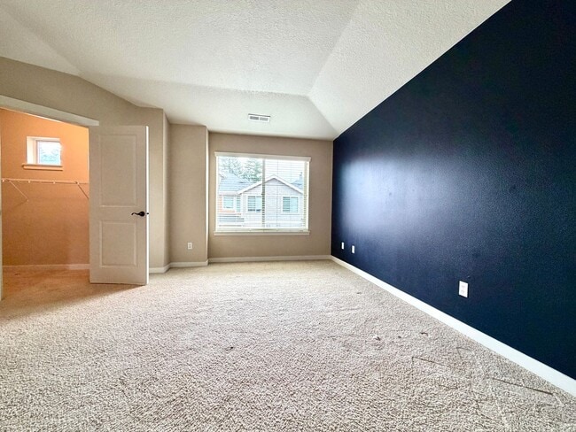 Building Photo - Sophisticated Beaverton Townhome with Mult...