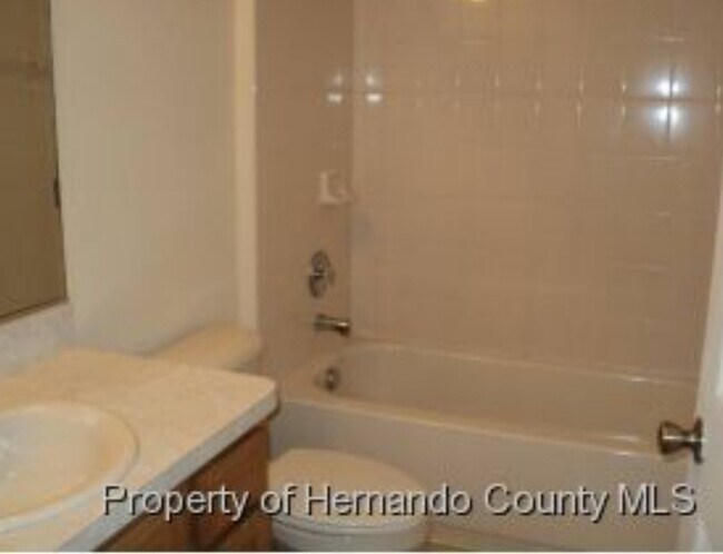 Building Photo - Nice 3/2/2 Call to schedule viewing now! W...