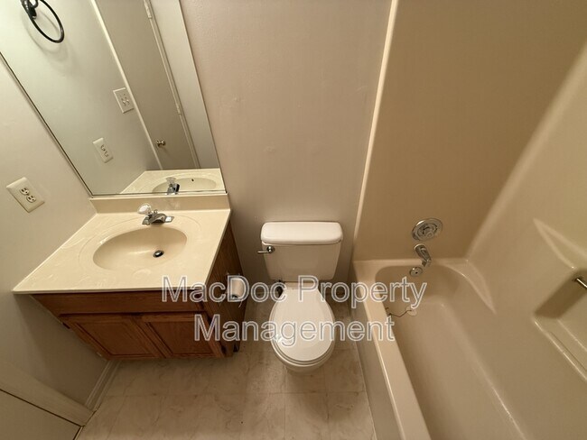 Building Photo - 227 Bend Farm Rd