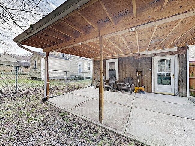 Building Photo - 1139 Ravine St