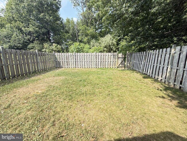 Building Photo - 301 Sutton Ct