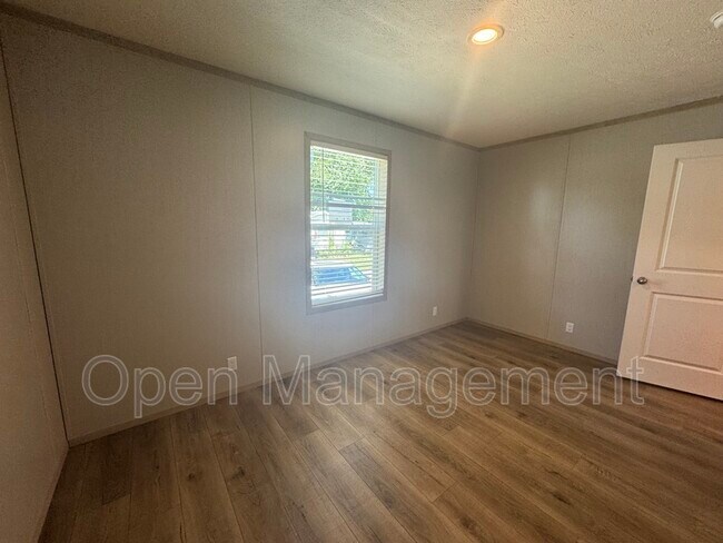 Building Photo - 8701 NE 107th Pl