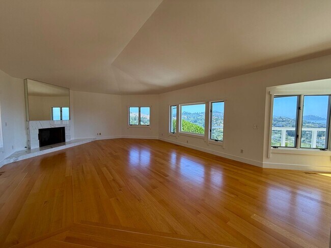 Building Photo - PANORAMIC BAY VIEW ESTATE IN PRESTIGIOUS TIBURON