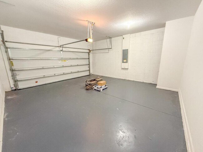 Building Photo - 16335 Winding Blossom Dr