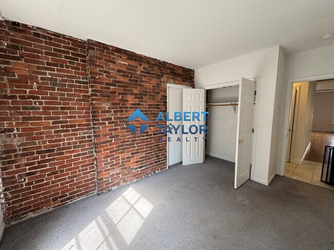 Building Photo - 1750 Washington St