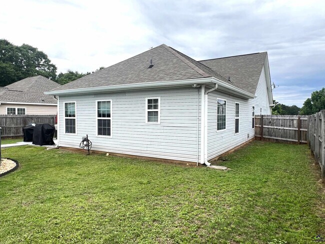 Building Photo - 519 Clover Trail