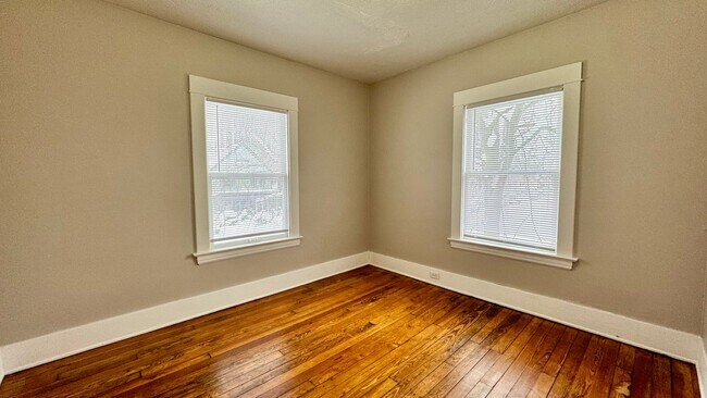 Building Photo - 843-845 Prince SE