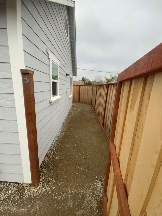 Building Photo - 1729 Bullard Ave.