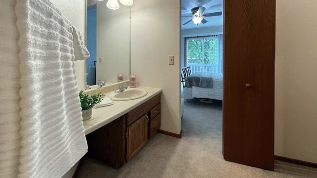 Building Photo - 720 N 16th Ave