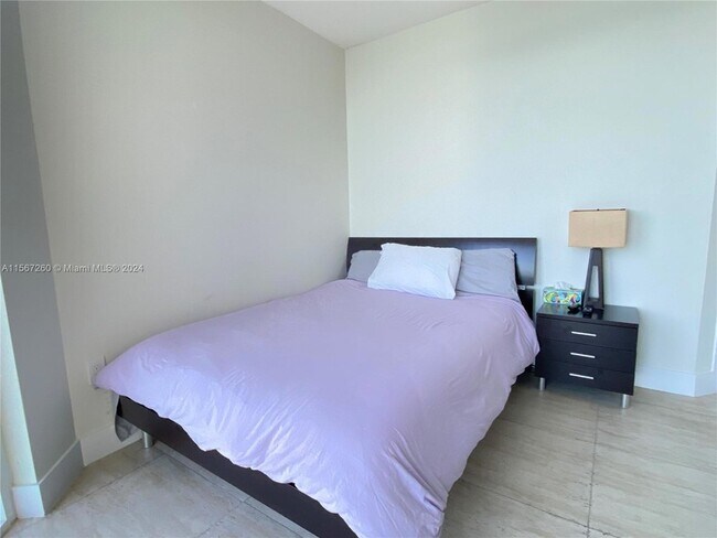 Building Photo - 16699 Collins Ave