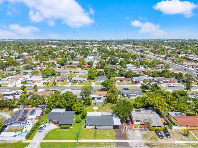 Building Photo - 741 NW 175th Dr