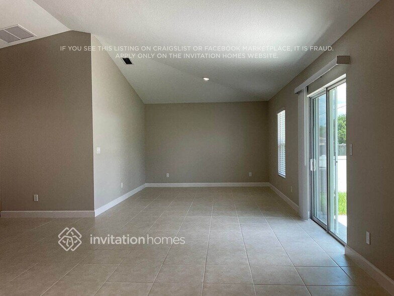 Building Photo - 982 Carver Rd SE