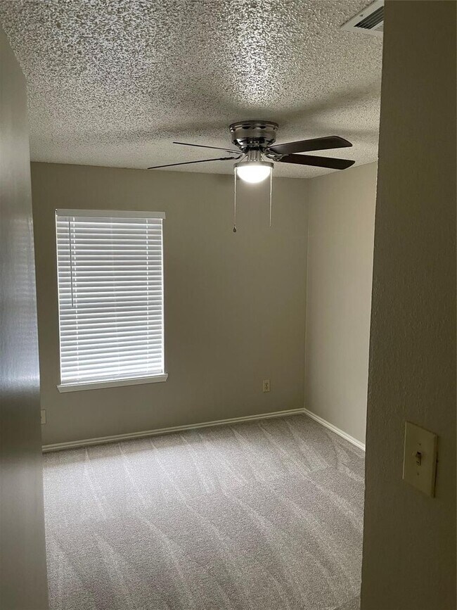 Building Photo - Trails Pl.