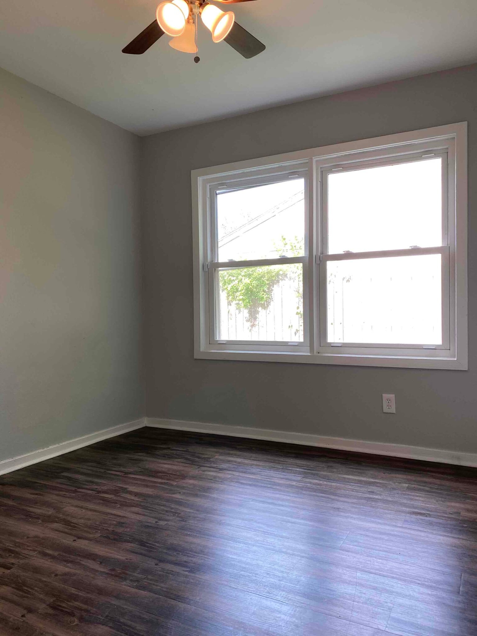 Spacious middle bedroom - 4230 Friar Point Rd