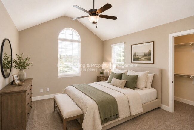 Building Photo - 3 Bedroom Luxury Townhome in Lee's Summit