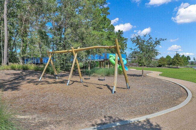 Building Photo - 15520 Maple