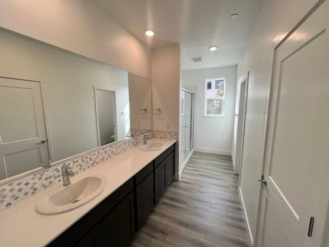 Building Photo - Brand New Three Bedroom Home in S. Reno