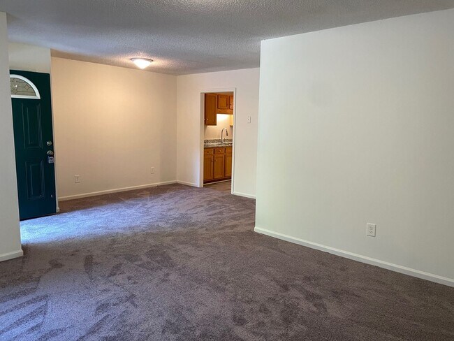 Building Photo - 1305