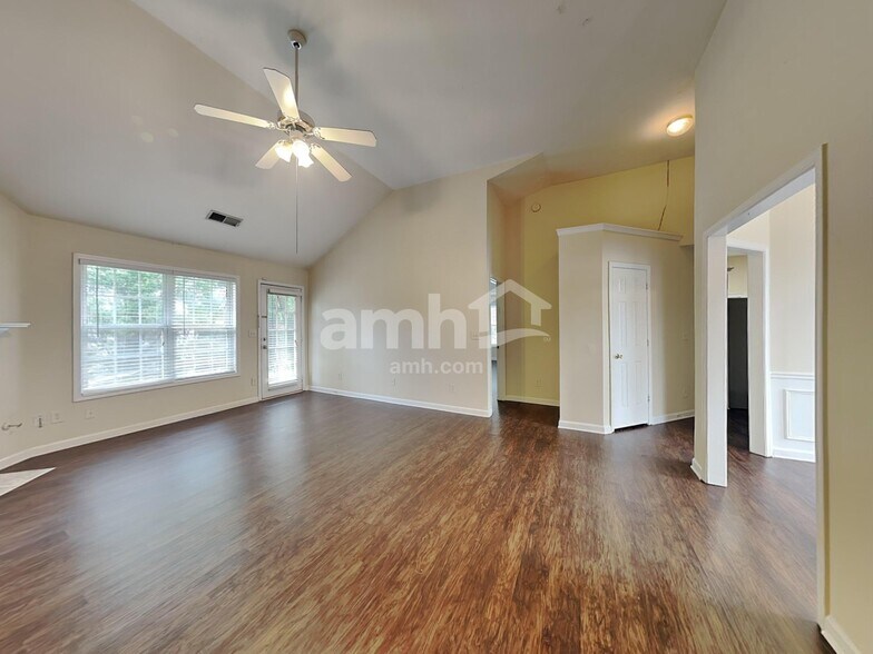 Building Photo - 190 Cedarhurst Rd