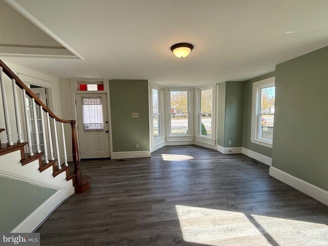 Building Photo - 305 Central Ave