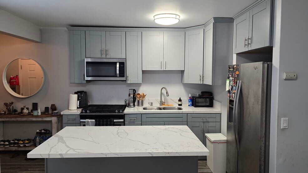 Building Photo - 4319A Central Ave