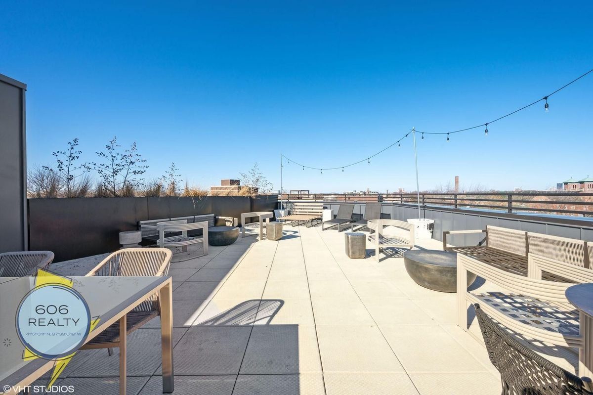 Building Photo - 3462 N Lincoln Ave