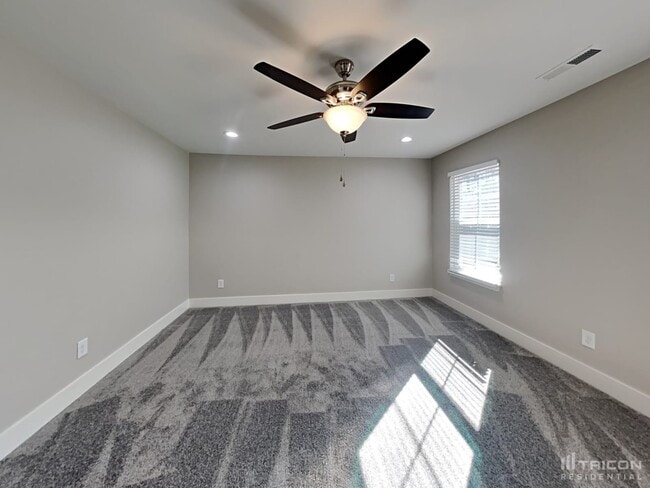 Building Photo - 100 General Braxton Bragg
