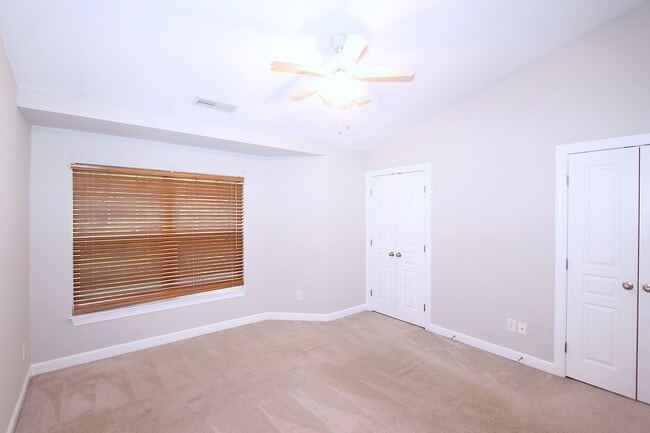 Building Photo - 3 Story Townhome near Brier Creek!
