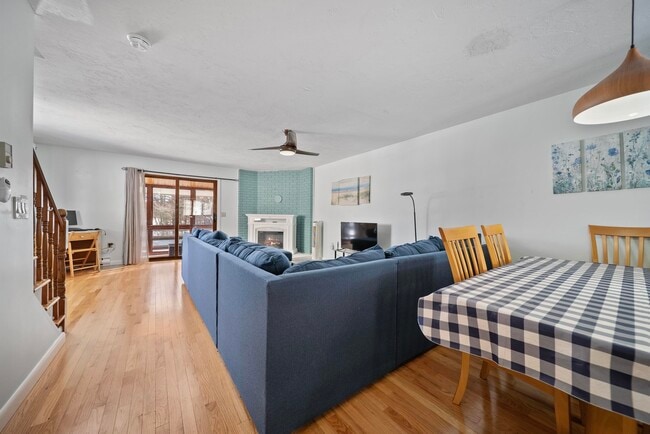 Building Photo - 21 Vlg W Dr