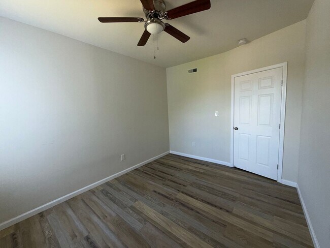 Building Photo - 5909 Cates Ave