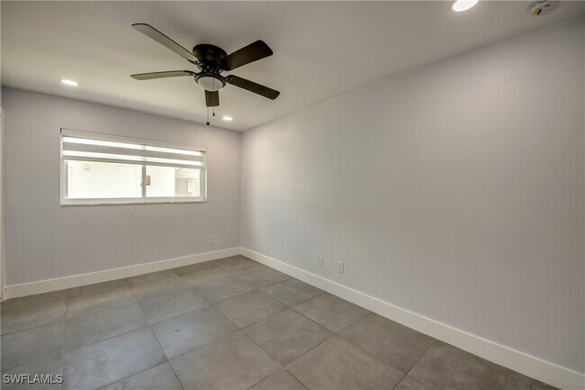 Building Photo - 4312 S Pacific Cir