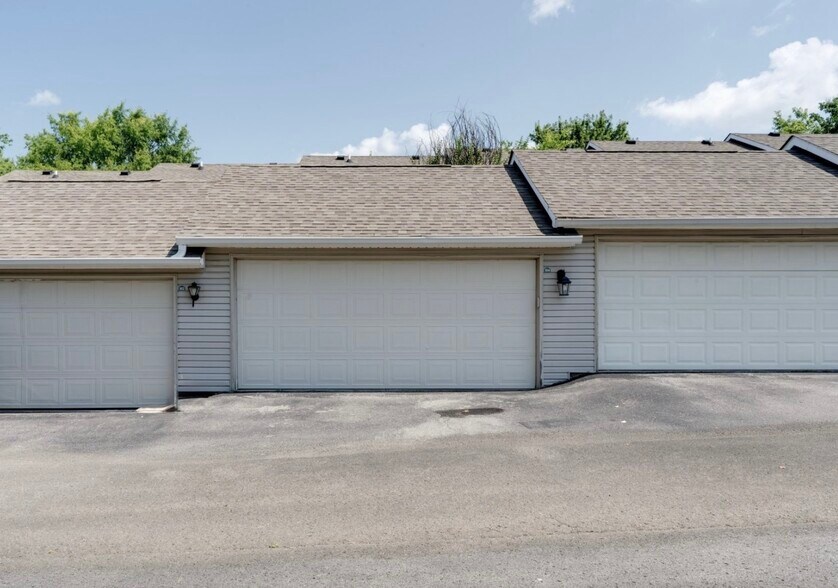 Building Photo - 104 Waterview Dr