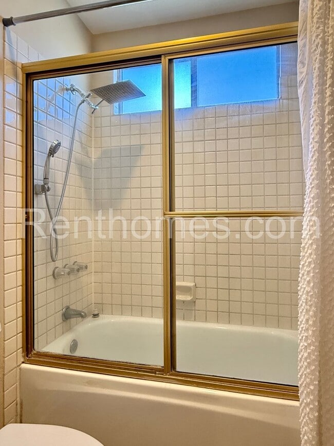 Building Photo - 12613 Crest Knolls Ct