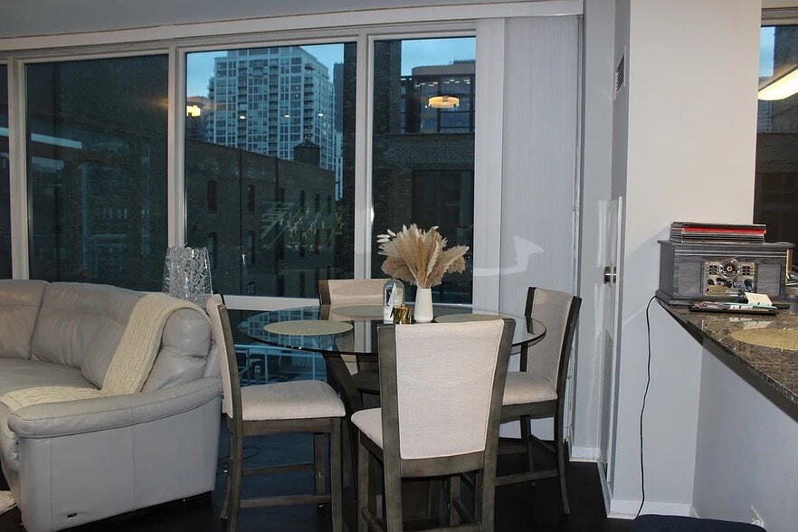 Building Photo - 757 N Orleans St