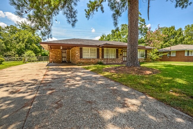 Building Photo - 4244 Sunshine Dr