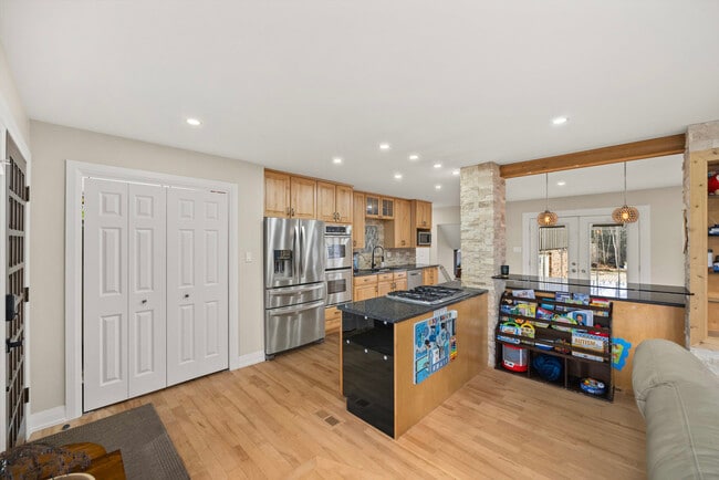 Building Photo - 641 Woods St