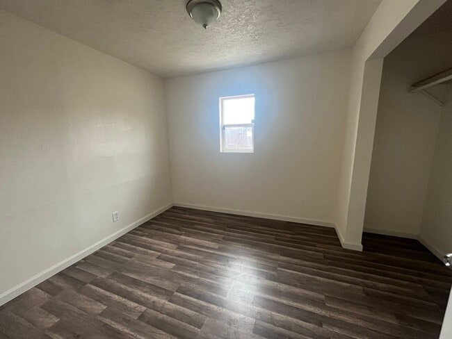 Building Photo - 686