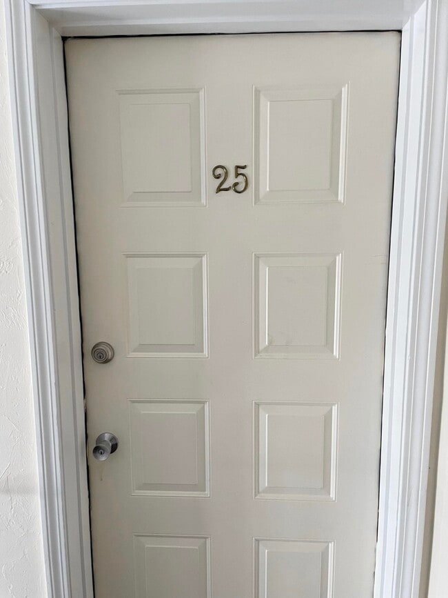 Building Photo - 1311 Hanover St