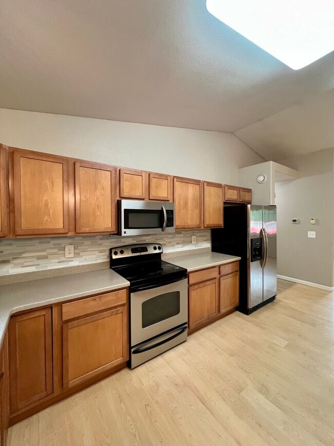 Building Photo - 3-Bedroom Home in North Pole / 2 Car Garag...