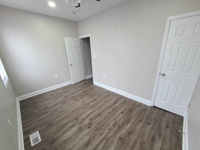 Building Photo - 3 Bedroom Townhouse in pigtown