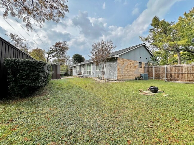 Building Photo - Lovely 3/2/2 In Arlington Available Now!