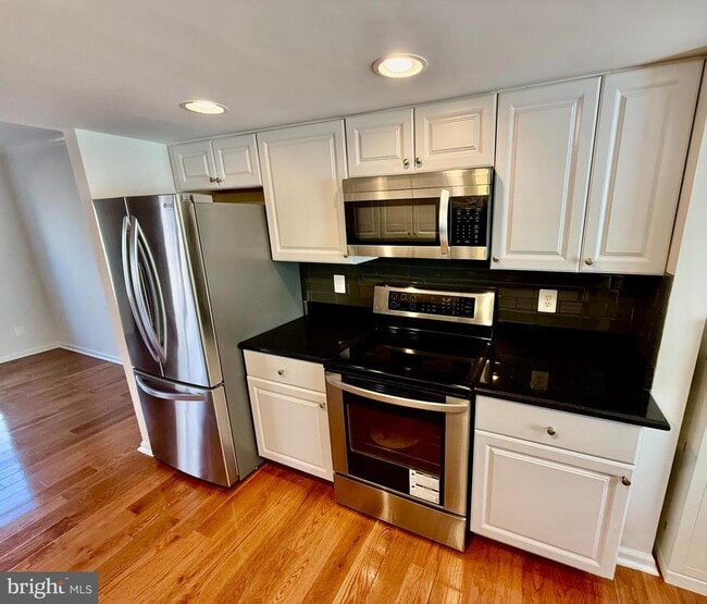 Building Photo - 6291 Kerrydale Dr