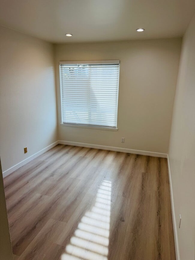 Building Photo - Stylish Single-Story Living in Coveted South Coast Metro